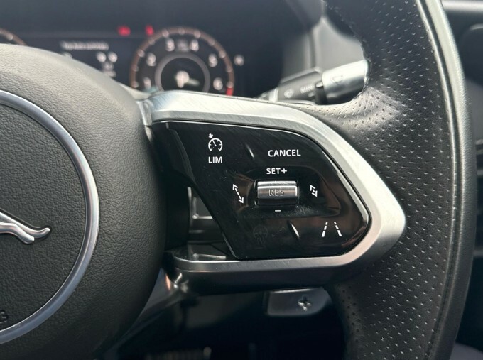 Jaguar XE D200 Mhev R-dynamic Black Black #23