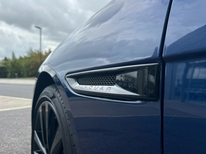Jaguar XE D200 Mhev R-dynamic Black Black #20