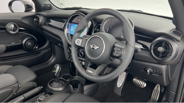 Mini Convertible Cooper Sport Steptronic Euro 6 2-Door Black #6