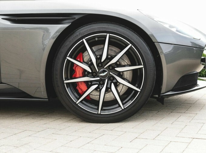 Aston Martin DB11 4.0 V8 Euro 6 2-Door Silver #4