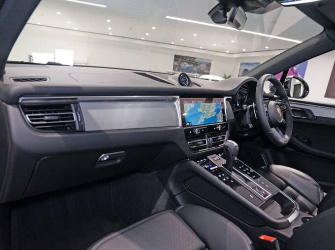 Porsche Macan 470Kw Turbo 100Kwh Black #11