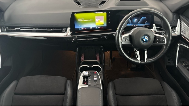 BMW iX1 30 66.5Kwh M Sport Xdrive 11Kw Charger White #4