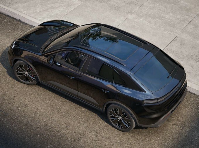 Porsche Macan 100Kwh 4S Black #4