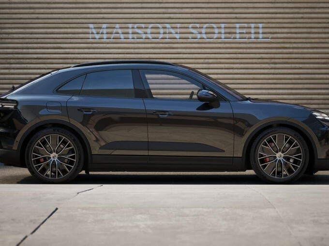 Porsche Macan 100Kwh 4S Black #6