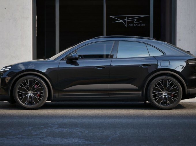 Porsche Macan 100Kwh 4S Black #2