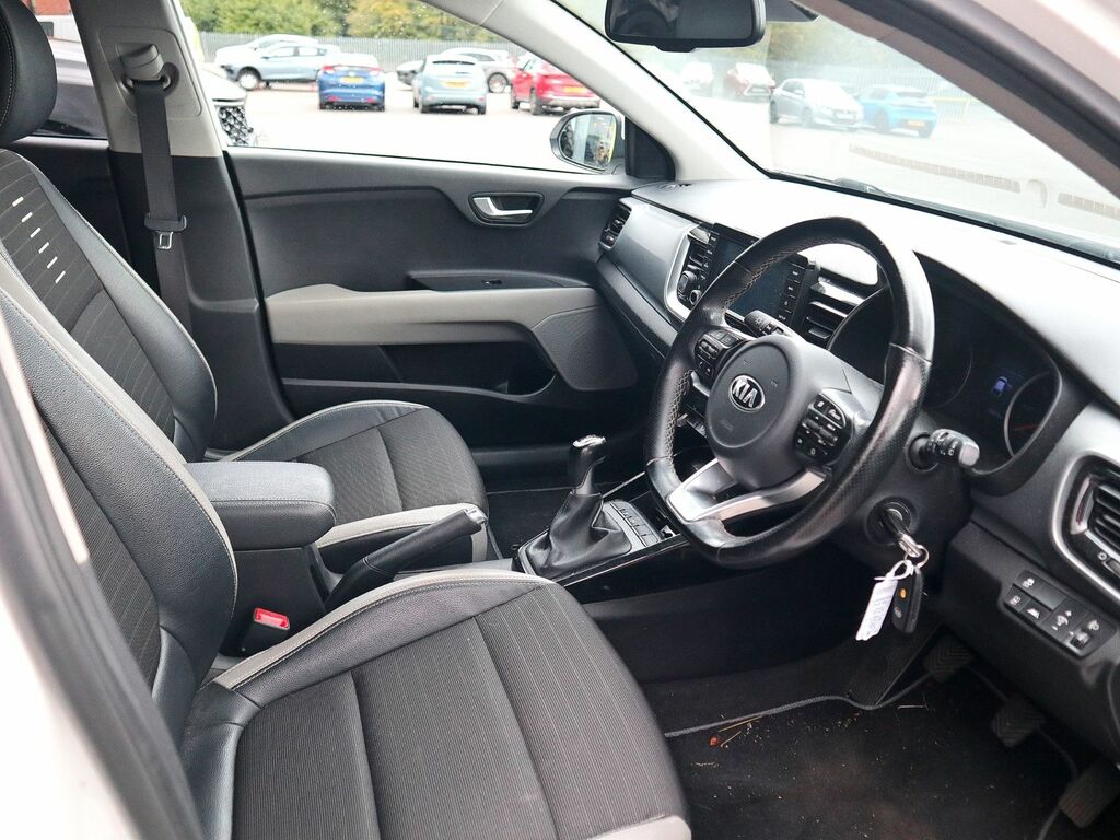 Kia Stonic 1.6 3 Crdi Isg White #3