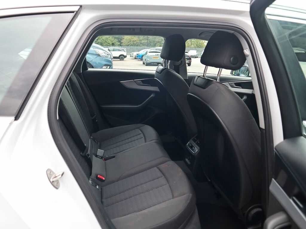 Audi A4 Avant 2.0 Avant Se Ultra Tdi White #4