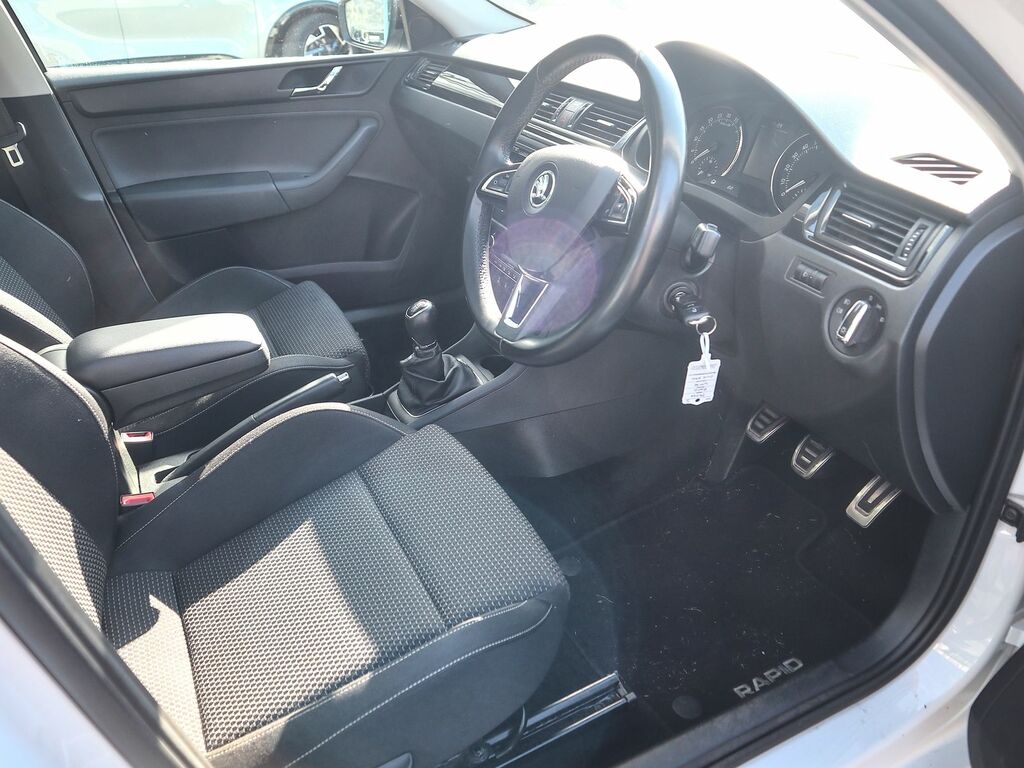 Skoda Rapid Spaceback 1.6 Spaceback Se Sport Tdi White #3