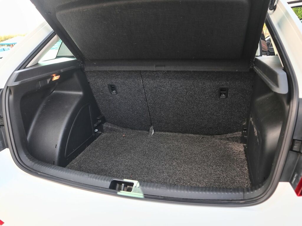 Skoda Rapid Spaceback 1.6 Spaceback Se Sport Tdi White #5