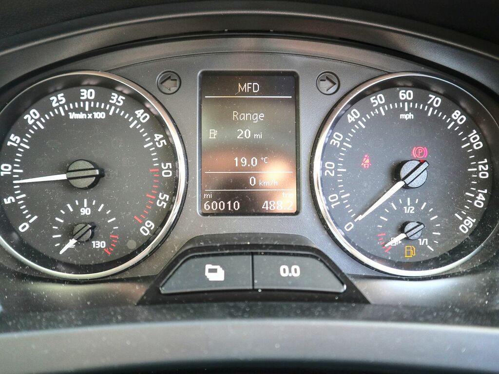 Skoda Rapid Spaceback 1.6 Spaceback Se Sport Tdi White #6