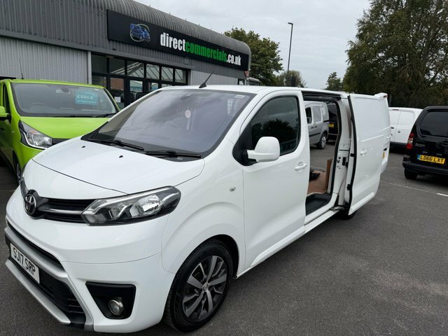 Toyota PROACE 1.6D Comfort Medium Panel White