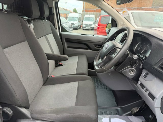 Toyota PROACE 1.6D Comfort Medium Panel Van Mwb Euro 6 Ss 6Dr Silver #14