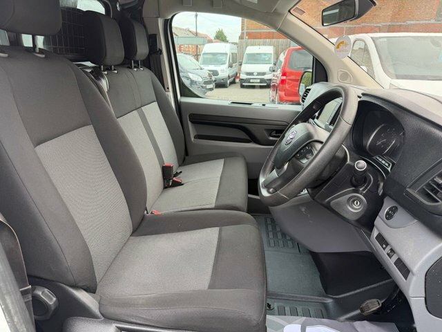 Toyota PROACE 1.6D Comfort Medium Panel Van Mwb Euro 6 Ss 6Dr Silver #9