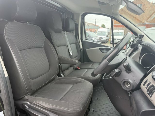 Renault Trafic Renualt Traffic Euro 6 Black #16