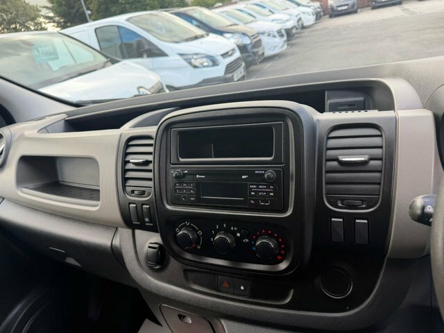 Renault Trafic 1.6 Sl27 Sport Nav Dci 120 Bhp White #13