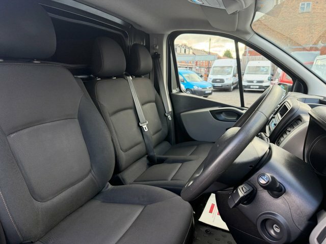 Renault Trafic 1.6 Sl27 Sport Nav Dci 120 Bhp White #16