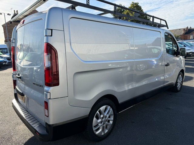 Renault Trafic 1.6 Sl27 Business Plus Dci 120 Bhp Red #22