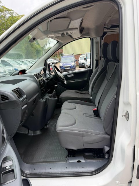 Peugeot Expert Diesel White #24