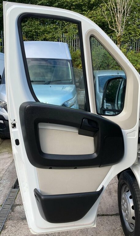 Peugeot Boxer 2L Professional White #25
