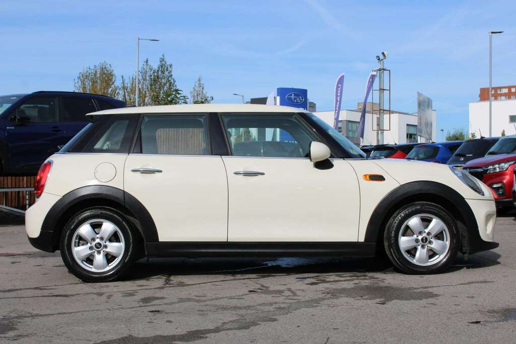 Mini Hatch Cooper White #4