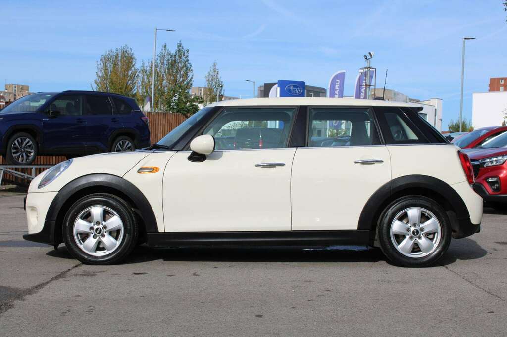 Mini Hatch Cooper White #3