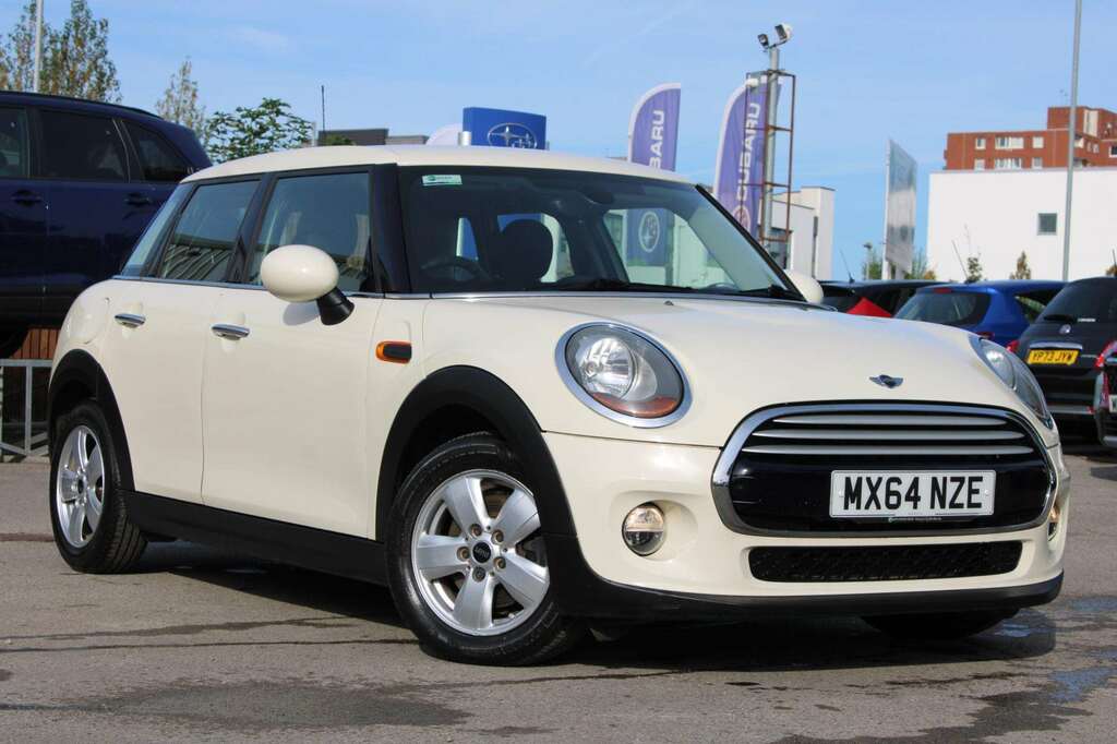 Mini Hatch Cooper White