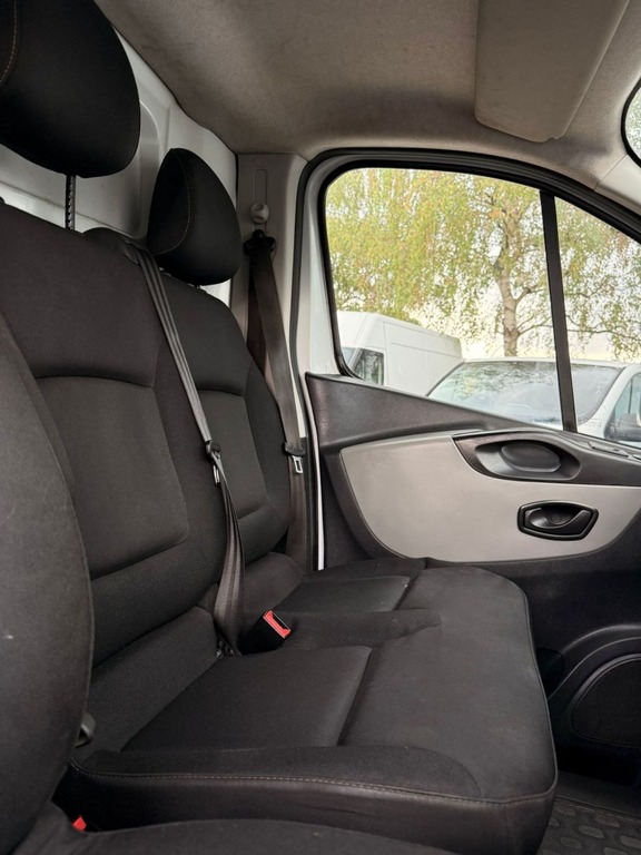 Renault Trafic Sl27 Sport Dci Swb Van Ac Nav White #15
