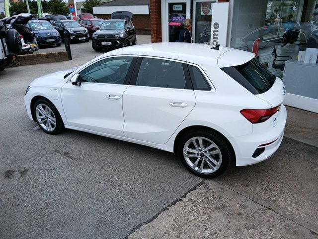Audi A3 1.4 Tfsie 40 Sport Sportback Plug-in Hy White #5