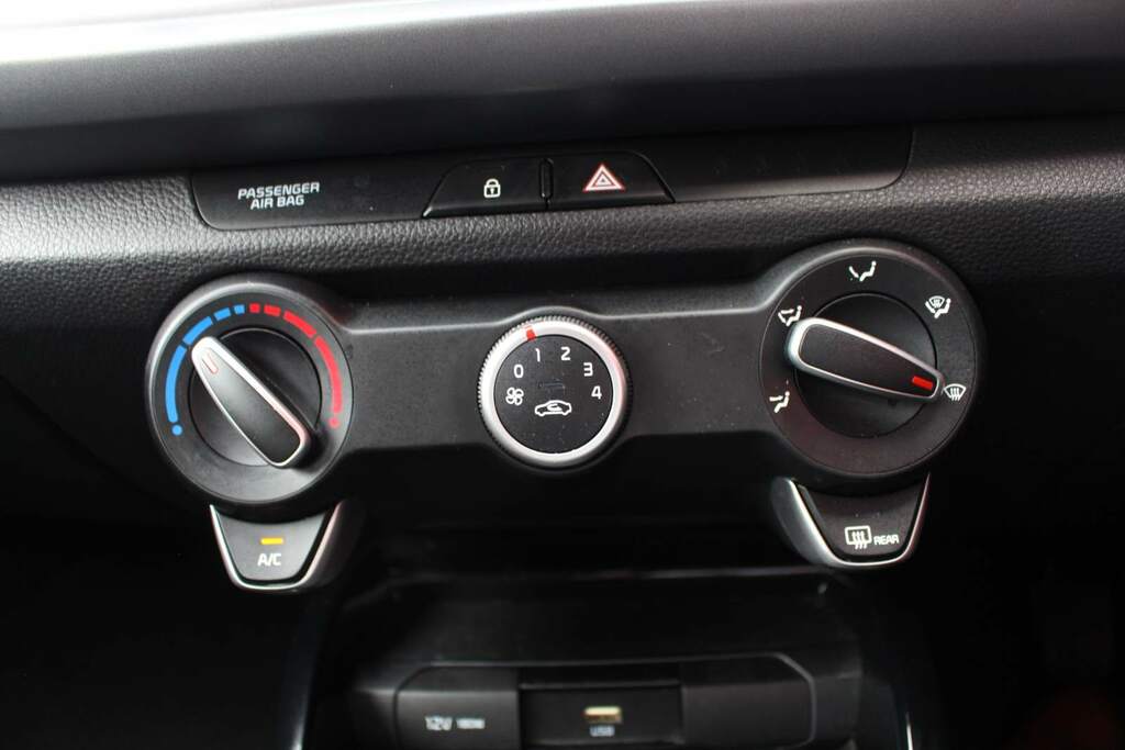 Kia RIO 1.2 2 With Rear Camera, Parking Sensors, Apple White #17