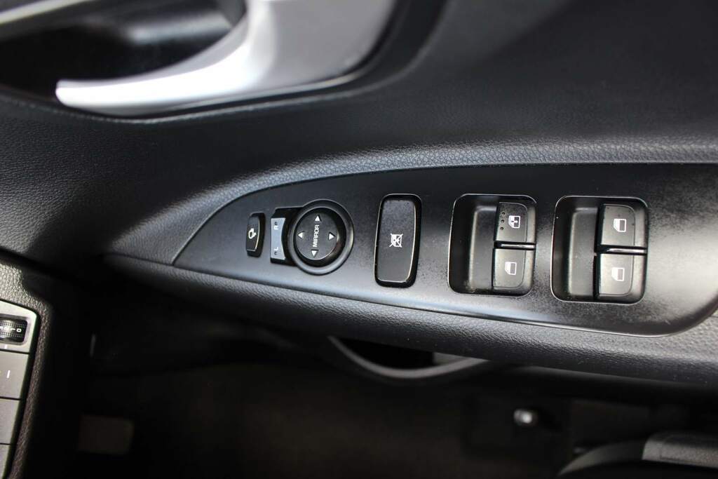 Kia RIO 1.2 2 With Rear Camera, Parking Sensors, Apple White #20