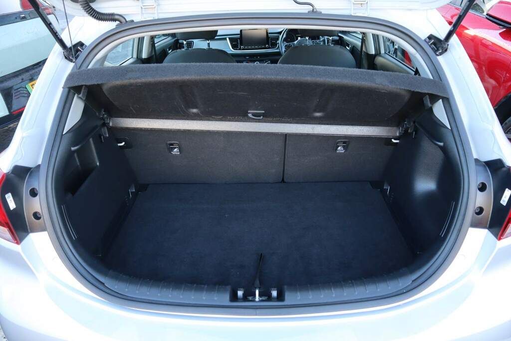 Kia RIO 1.2 2 With Rear Camera, Parking Sensors, Apple White #26