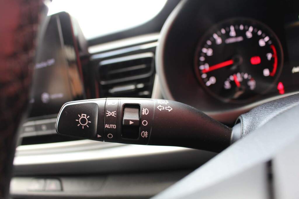 Kia RIO 1.2 2 With Rear Camera, Parking Sensors, Apple White #19