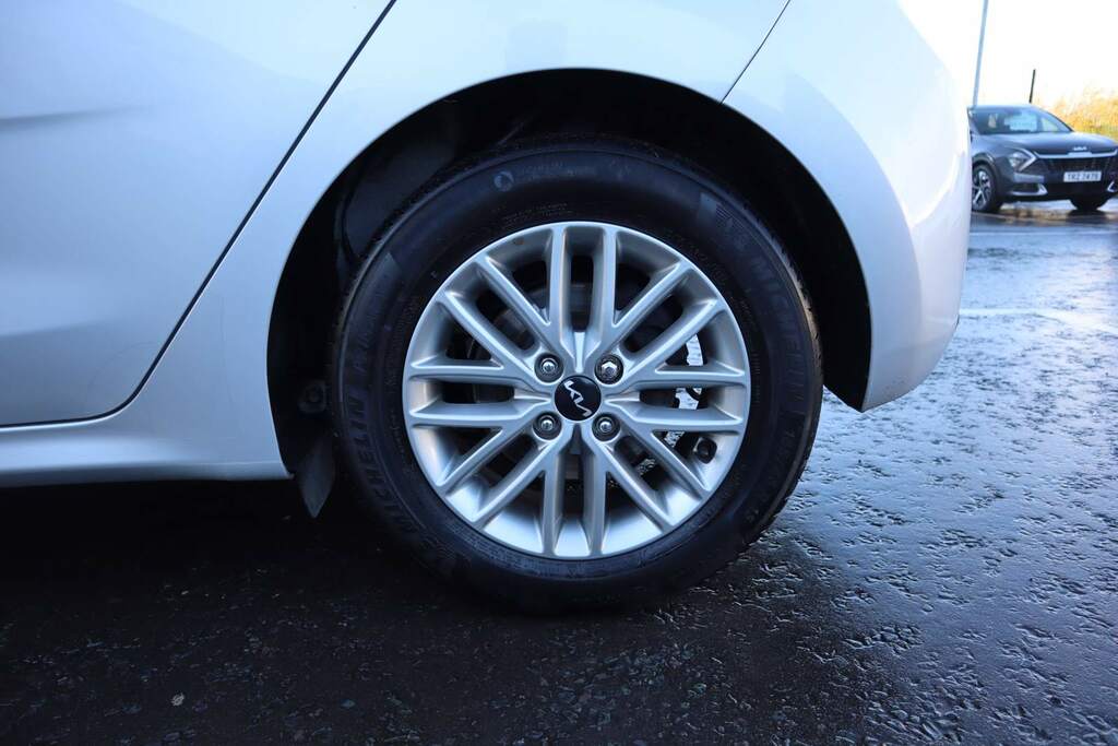 Kia RIO 1.2 2 With Rear Camera, Parking Sensors, Apple White #25