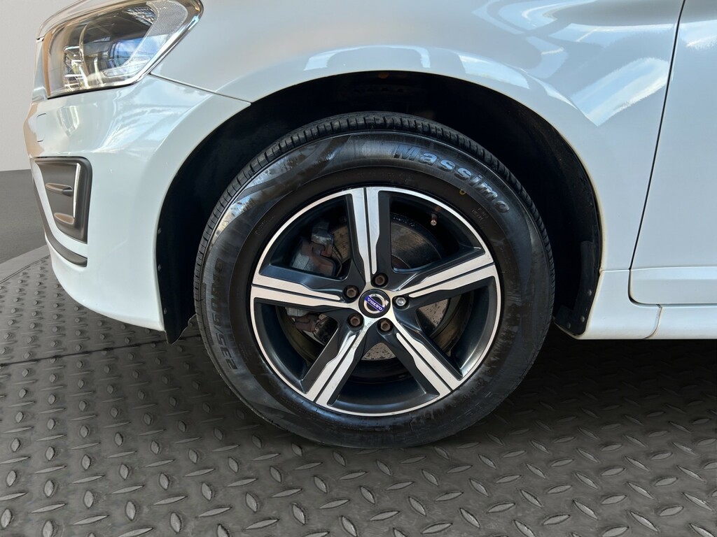 Volvo XC60 2.4 R-design Lux Nav D5 Awd White #4