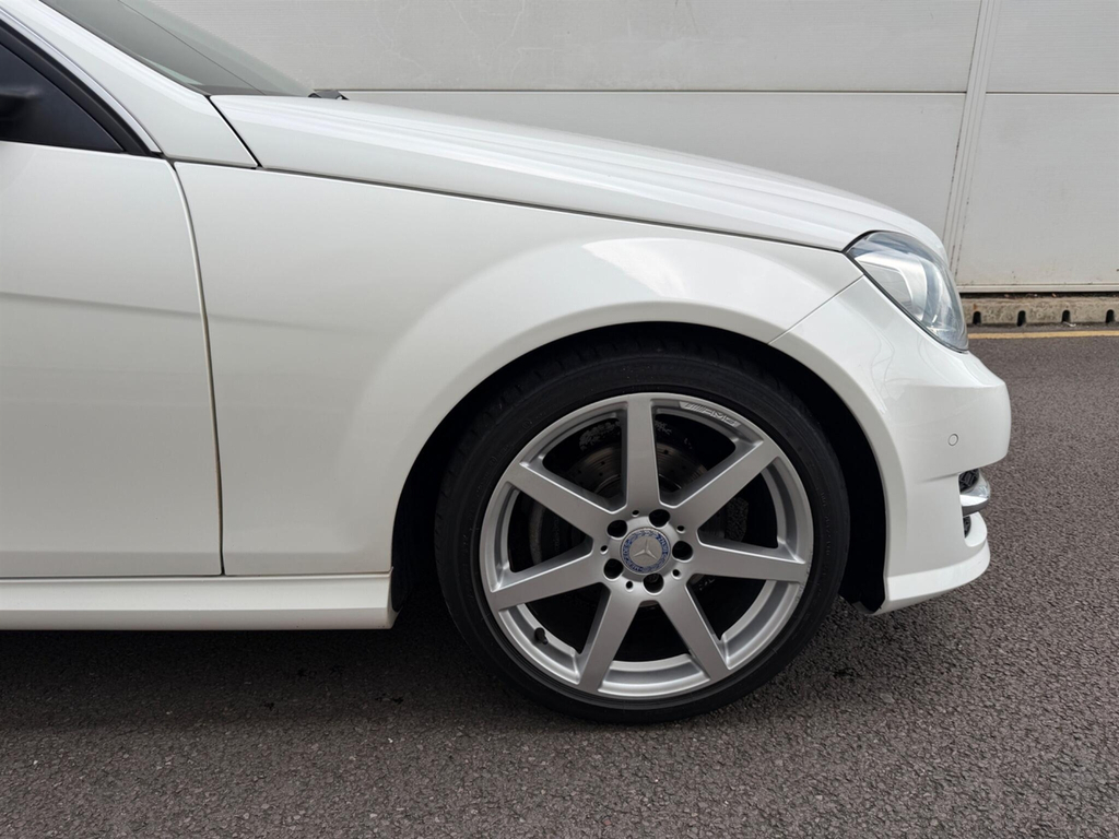 Mercedes-Benz C Class 2.1 Cdi Blueefficiency Amg Sport Coupe White #6