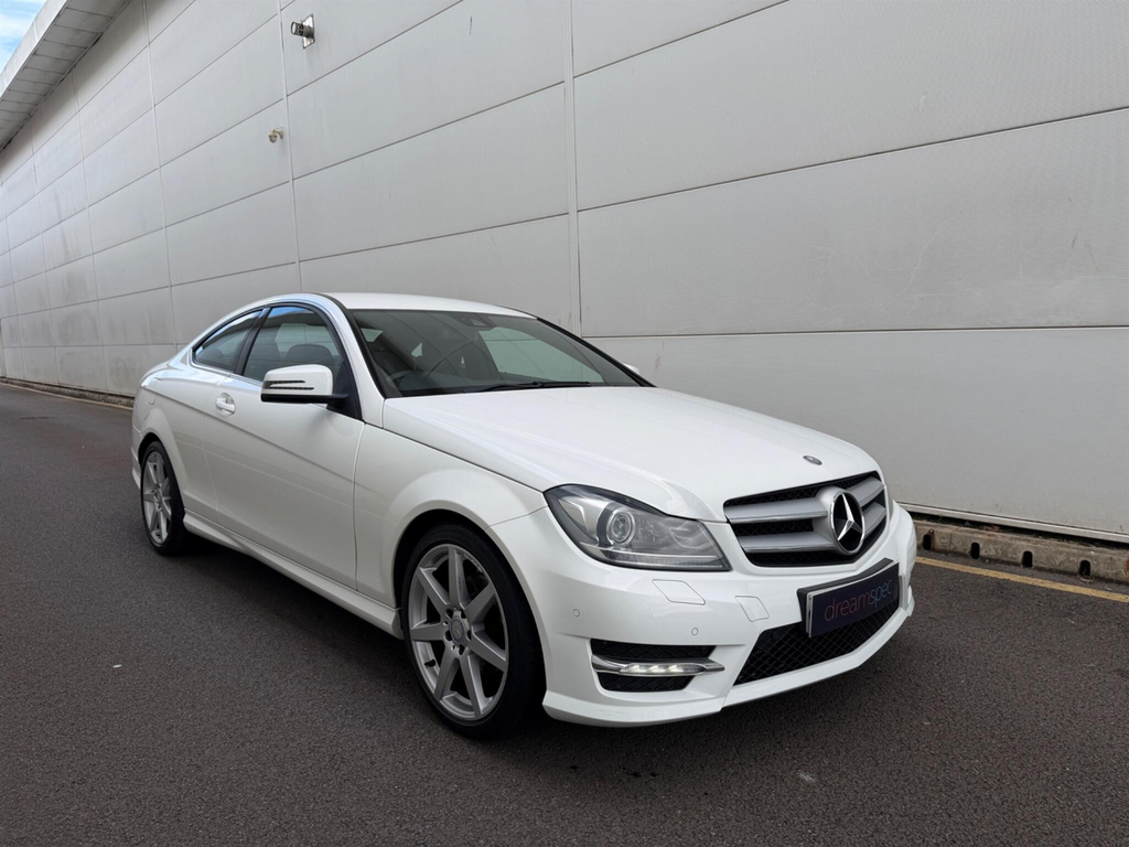 Mercedes-Benz C Class 2.1 Cdi Blueefficiency Amg Sport Coupe White #3