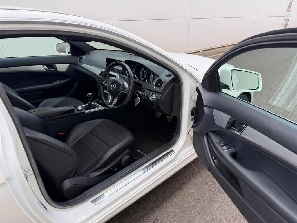 Mercedes-Benz C Class C220 Cdi Blueefficiency Amg Sport Red #20