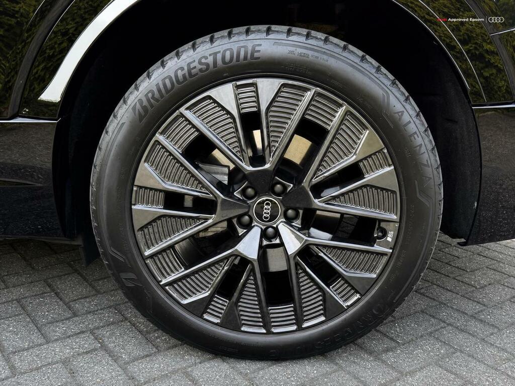 Audi Q8 e tron 300Kw 55 Quattro 114Kwh Black Edition Black #5