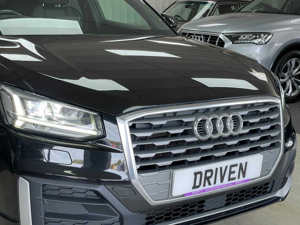 Audi Q2 S Line Black #3