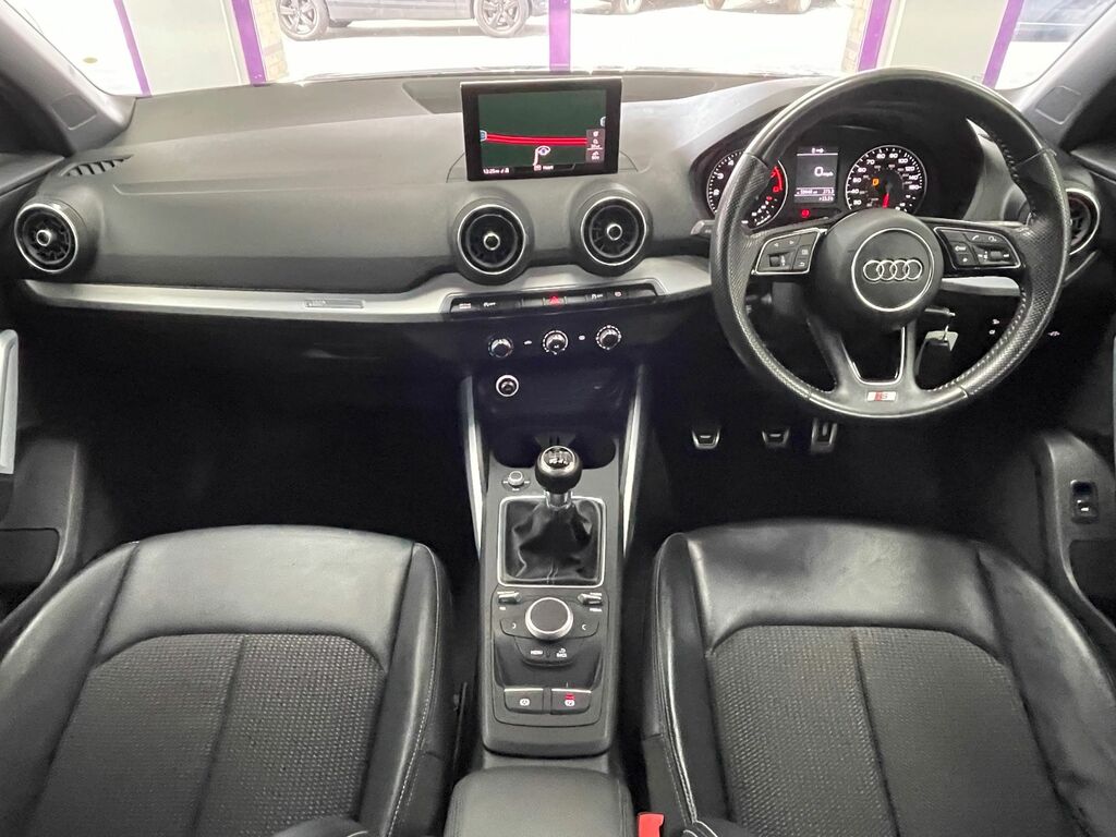 Audi Q2 S Line Black #2