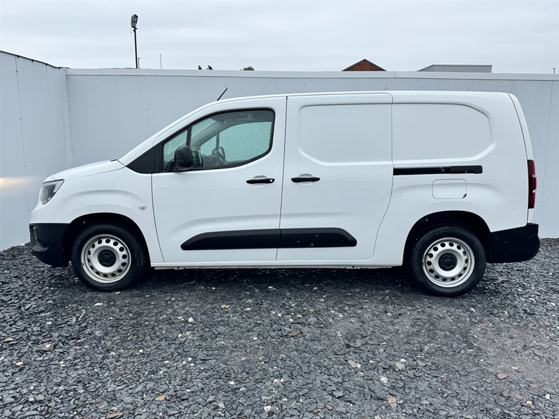 Vauxhall Combo 1.5 Turbo D 2300 Dynamic Panel Van 6Dr Manu White #4