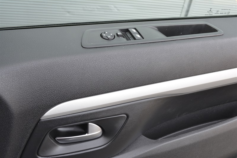 Vauxhall Vivaro Sportive 2900 L2 White #31