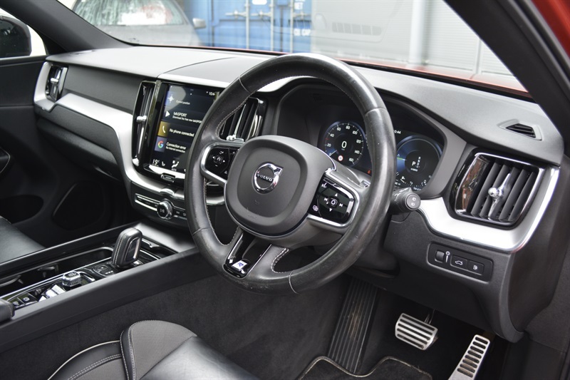 Volvo XC60 2.0 D4 Momentum Pro Red #10