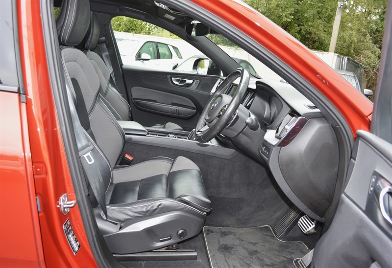 Volvo XC60 2.0 D4 Momentum Pro Red #8