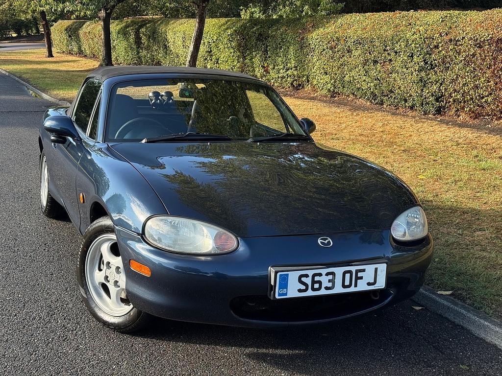 Mazda MX-5 Convertible U3696 Blue