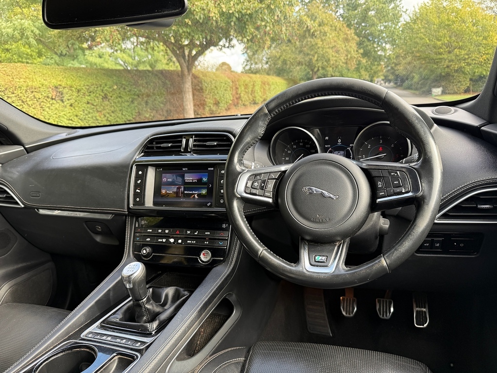 Jaguar F-Pace 2017 3.0 D300 V6 S Suv Awd Euro 6 Black #11