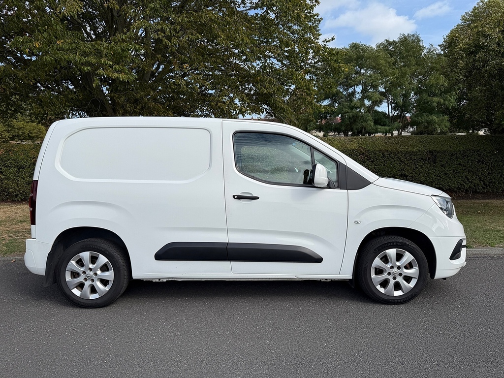 Vauxhall Combo Turbo D 2000 Griffin U3786 Ulez White #2