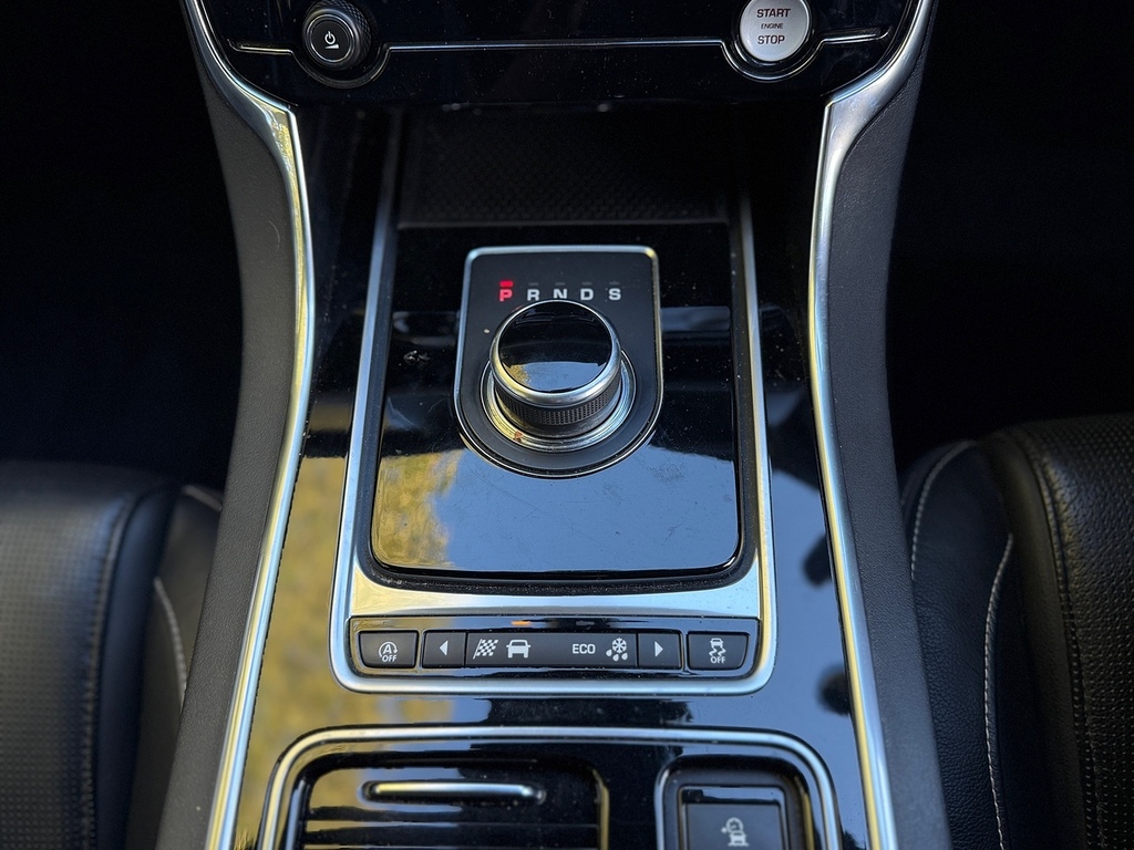 Jaguar XF 2.0D 180 Portfolio Black #21