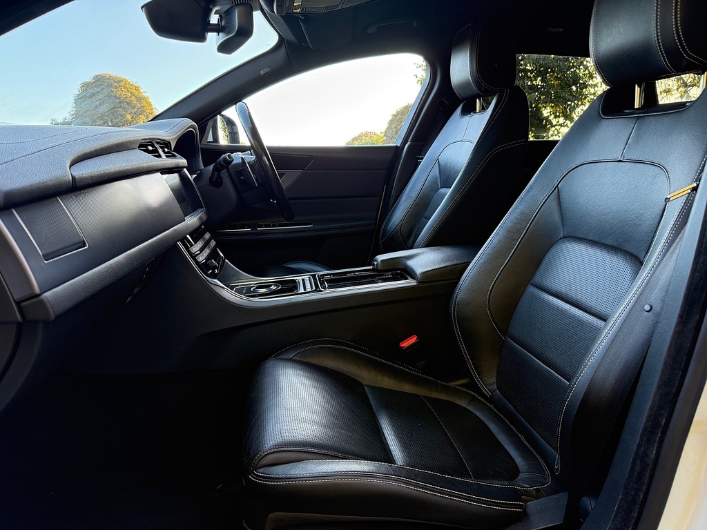 Jaguar XF 2.0D 180 Portfolio Black #34