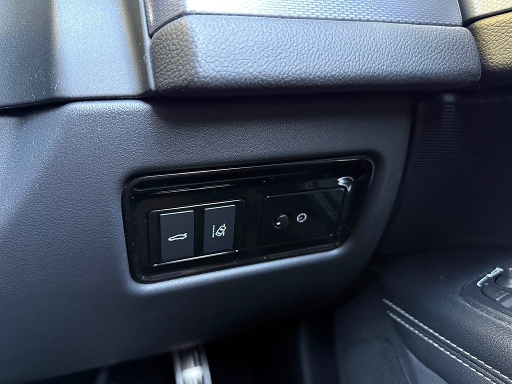Jaguar XF 2.0D 180 Portfolio Black #26